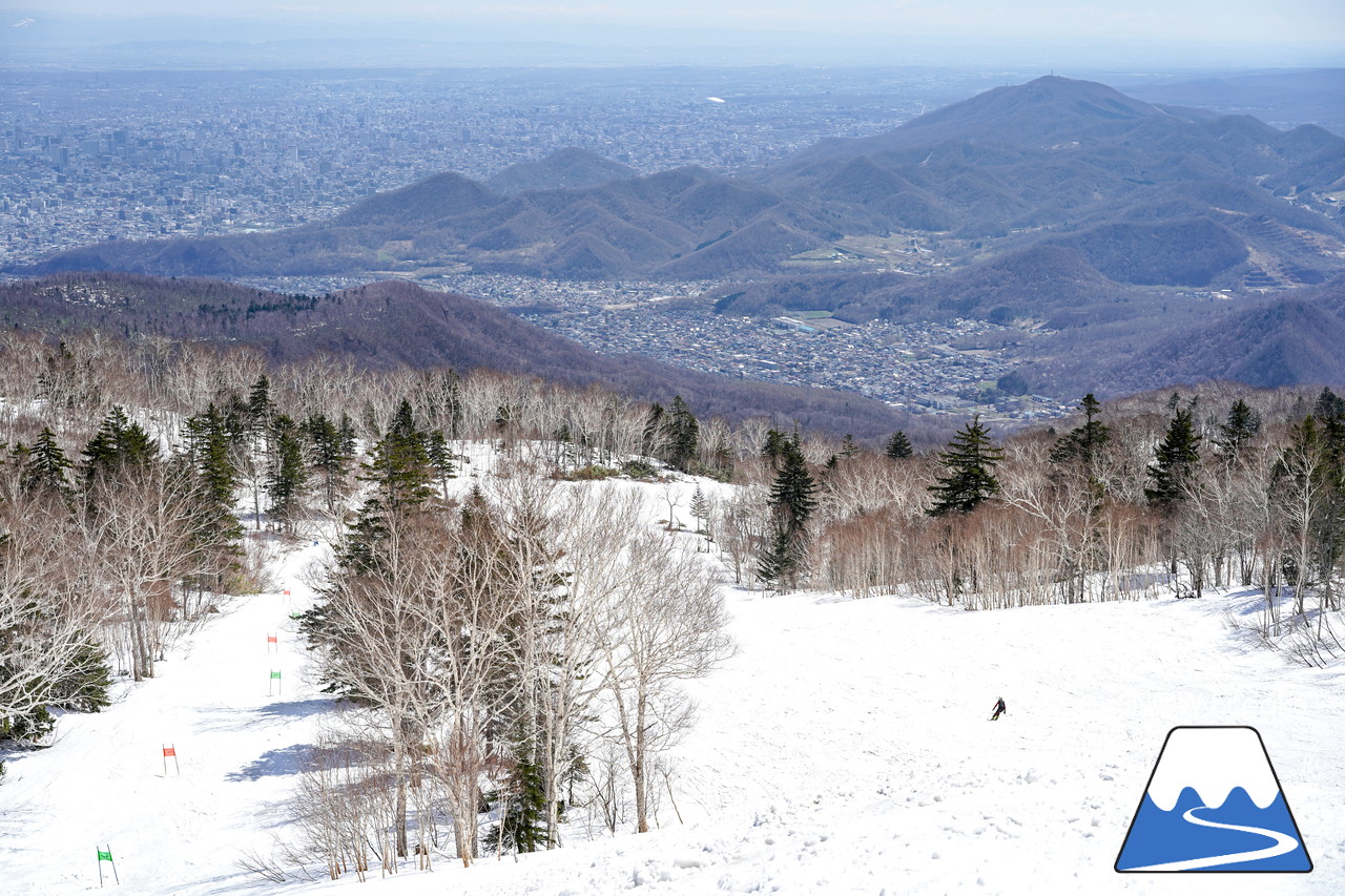 サッポロテイネ　真っ白な雪、澄んだ青空。ゴールデンウィーク２日目は、旭岳～羊蹄山まで見渡せる絶好の春スキー＆スノーボード日和に☆